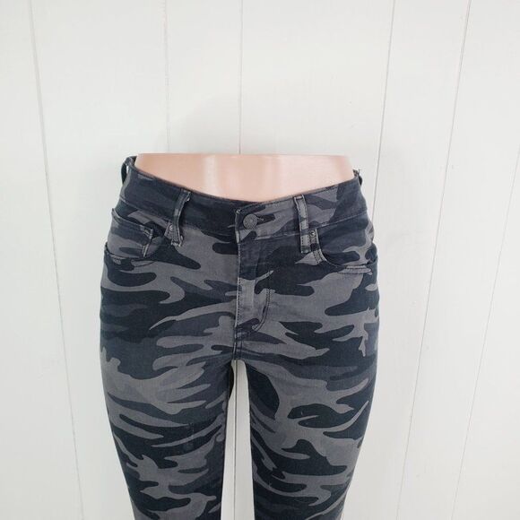 Levi's 711 Women's Black Camo Print Mid Rise Slim Fit Ankle Skinny Jeans Size 30 - Picture 4 of 8